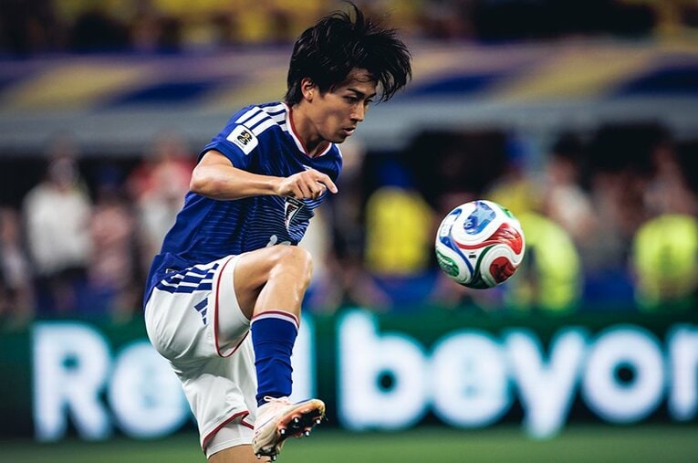 ソックスがトレードマークの中村敬斗。田中碧とともにカメラマンが見て撮ったソックス異変の一部始終とは ／ photograph by Kiichi Matsumoto/JMPA