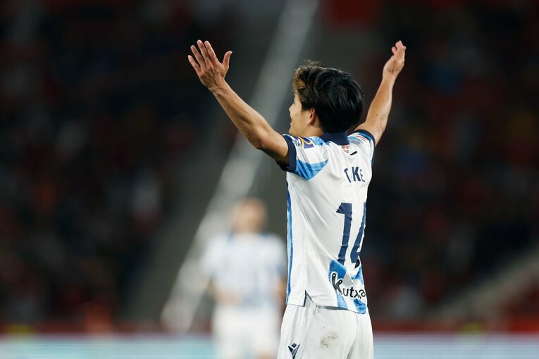 そのブライスが蹴ったFKが不発に終わると、ベンチに向かい不満の意を表す久保の姿が　©Daisuke Nakashima