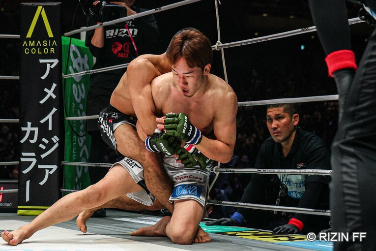朝倉未来vsシェイドゥラエフ【スワイプするとそのほかの写真もご覧になれます】　©RIZIN FF