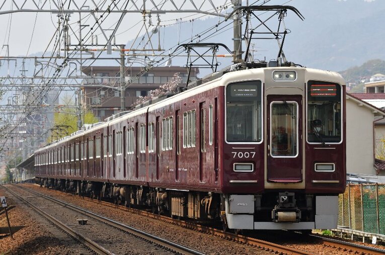 阪急宝塚線で豊中駅へ。“高校野球”発祥の跡地へ向かった ／ photograph by AFLO