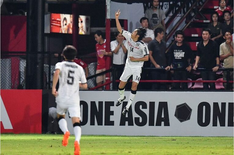 ジャスティスを決める中村憲剛 ／ photograph by Getty Images