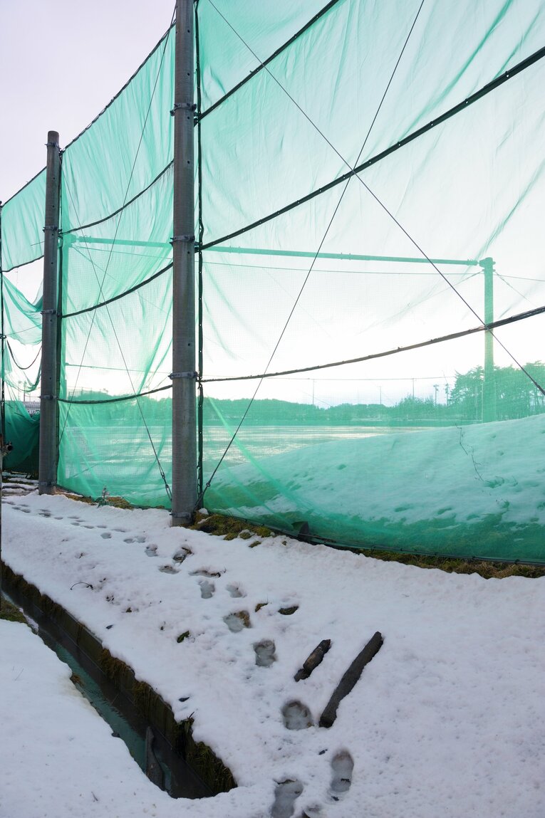 雪が積もった花巻東高、野球部のグラウンド（2010年撮影）　©BUNGEISHUNJU