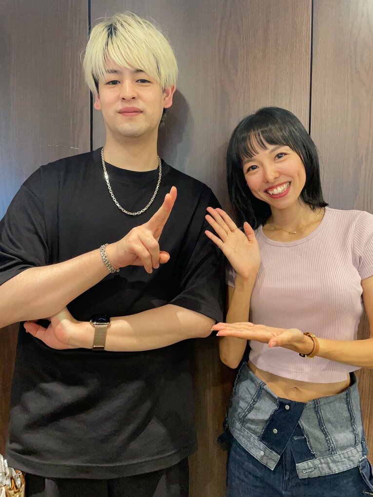 同い年の、はとこが店長を務める表参道の美容院で髪を切ってもらった時の一枚　写真は本人ツイッター（現在はX）より