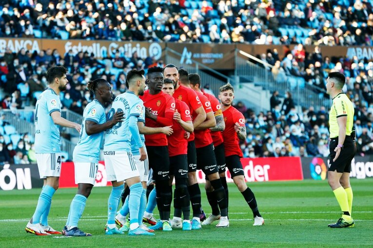 なぜ久保建英が“幻のアシスト”直後、代理監督と言い合いに？ レアル戦前に好調だがマジョルカは…〈撮影者の視点〉(14)