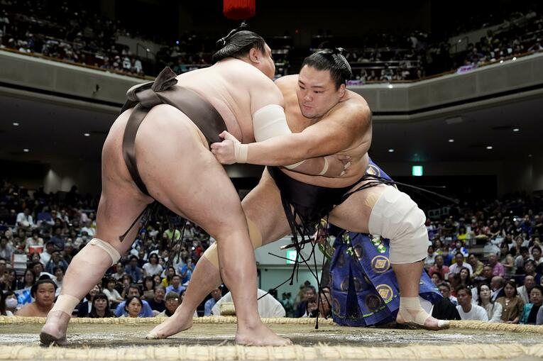 9月場所、十両で戦う朝乃山。15日間の相撲をとるのは1年半ぶりだった　©KYODO