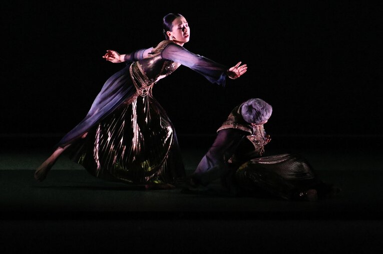 「母への永遠の愛を滑りたいな」浅田真央が明かすアイスショー『Everlasting33』に込めた“愛”「誰も見たことのない景色を届けたい」(54)