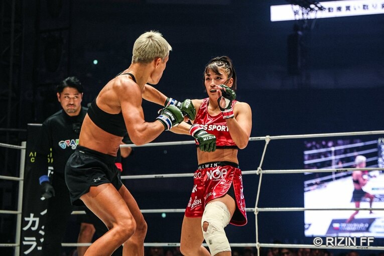 RENAvsクジュティナ　©RIZIN FF