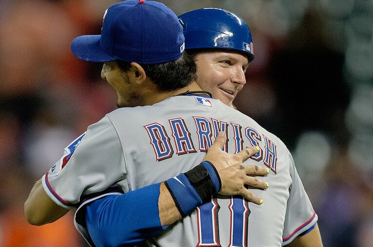 完全試合は幻に終わったものの、捕手がその好投をねぎらった©Getty Images