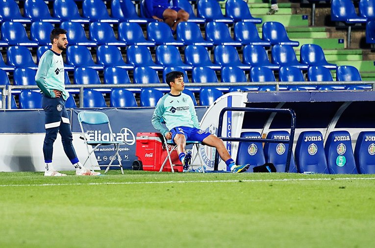 3度目のマドリー戦、久保建英に出番はなくピッチサイドで試合を見つめた ／ photograph by Daisuke Nakashima