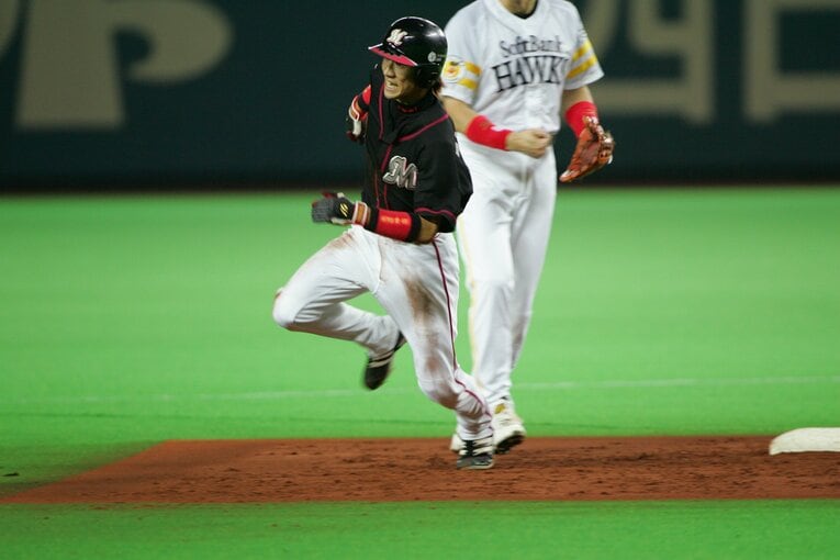 2005年の西岡剛。異次元スピード（ロッテ　3/4）　©BUNGEISHUNJU