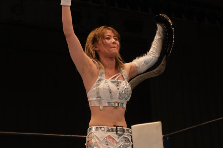 藤本つかさに勝利し、IWGP女子王座を防衛した岩谷麻優 ／ photograph by Norihiro Hashimoto