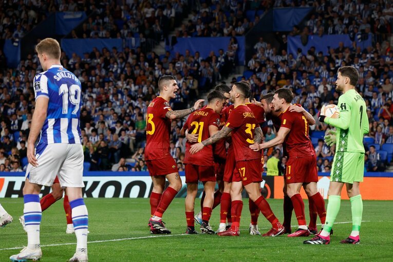 久保建英がELで味わった「先発落ち→敗退」での怒り・悲しみを撮った「タケ！と不調ソシエダサポが期待したが…」〈代表合流前にゴール〉(26)