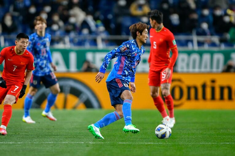 最終予選でインサイドハーフの一角を担っていた守田英正だが、6月シリーズは怪我のため離脱　©Takuya Sugiyama/JMPA