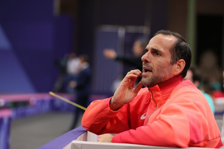 男子フルーレのルぺシューコーチ。好物は横浜家系ラーメンだそうです　©Kaoru Watanabe/JMPA