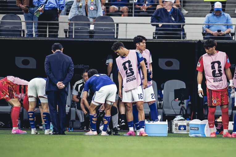 テレビに映らなかったスウェーデン戦“ソックス異変”の一部始終…中村敬斗と田中碧がハサミを（写真は右に続きます）　©Kiichi Matsumoto/JMPA