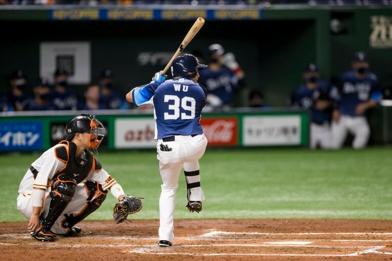 呉のバッティングフォーム　©Kiichi Matsumoto