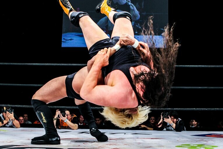 高山のエベレスト・ジャーマン・スープレックス