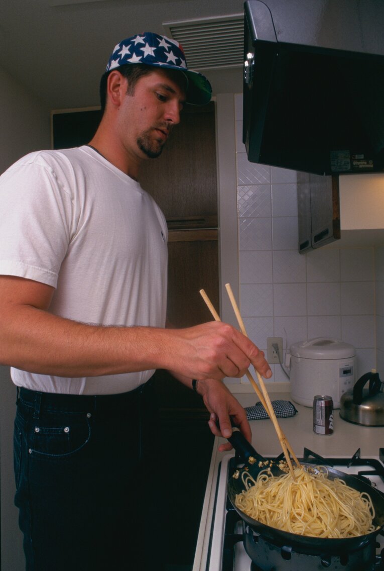 1996年撮影。ブロスの料理中写真　©Takuya Sugiyama