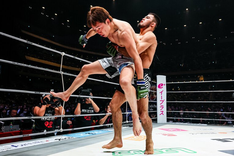 シェイドゥラエフのジャーマンスープレックスの連続写真（1枚目／全9枚） ©Susumu Nagao