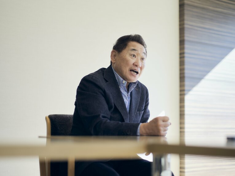 話に熱がこもっていく松木さん　©Yuki Suenaga