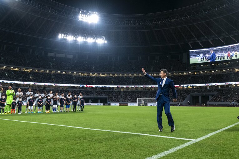 初戦に登場した三浦知良　©Takuya Sugiyama