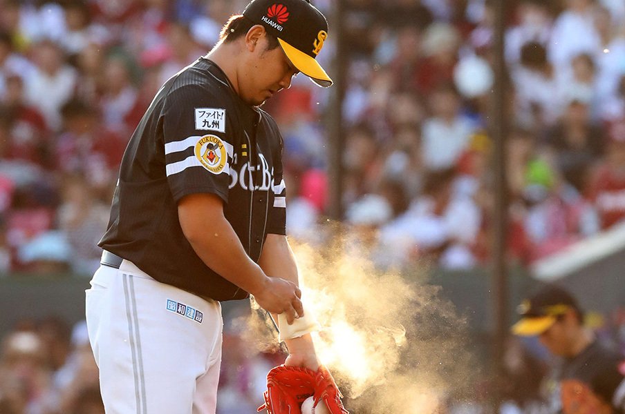 高橋純平、ミギータ、五十嵐、松坂。ソフトバンク復権、重責を担う4人。<Number Web> photograph by NIKKAN SPORTS
