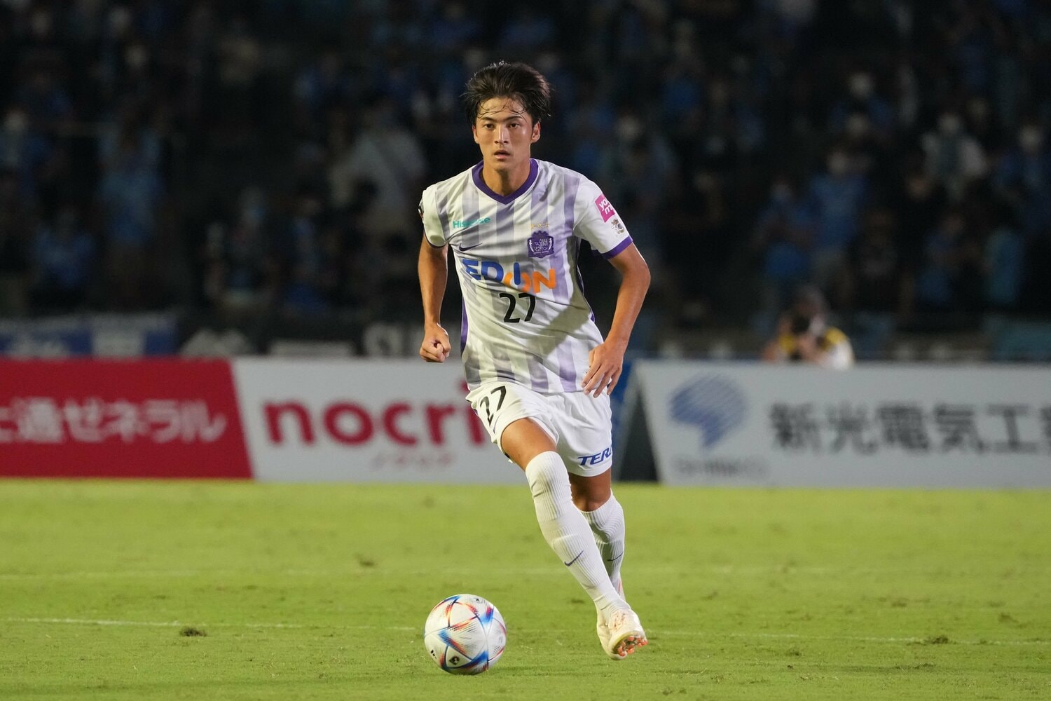 日本代表初招集となった23歳の川村拓夢。広島の中盤の要としてリーグ戦全試合に先発している　©Etsuo Hara/Getty Images