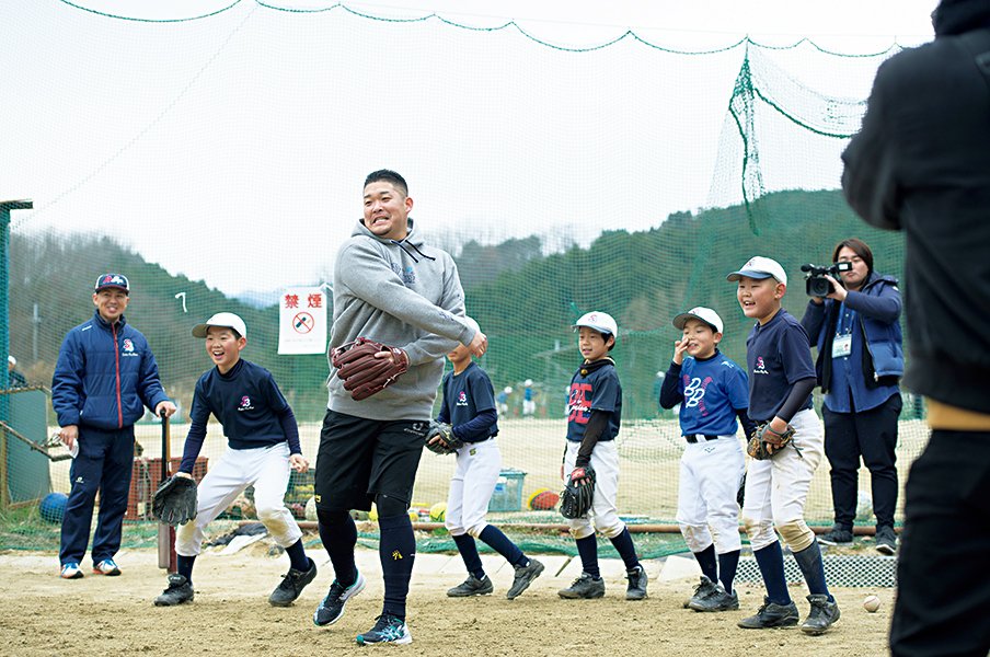 筒香嘉智、MLB1年目に迷いはない。「バット1本だけ持って勝負しに」＜Number Web＞ photograph by Hirofumi Kamaya