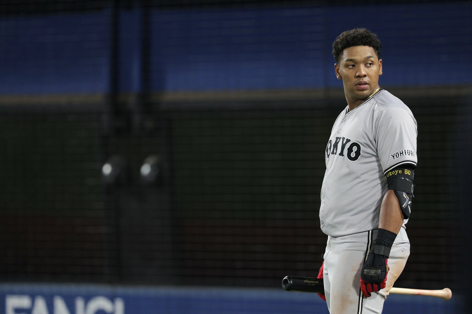 次打者席に入るオコエ　©︎JIJI PRESS