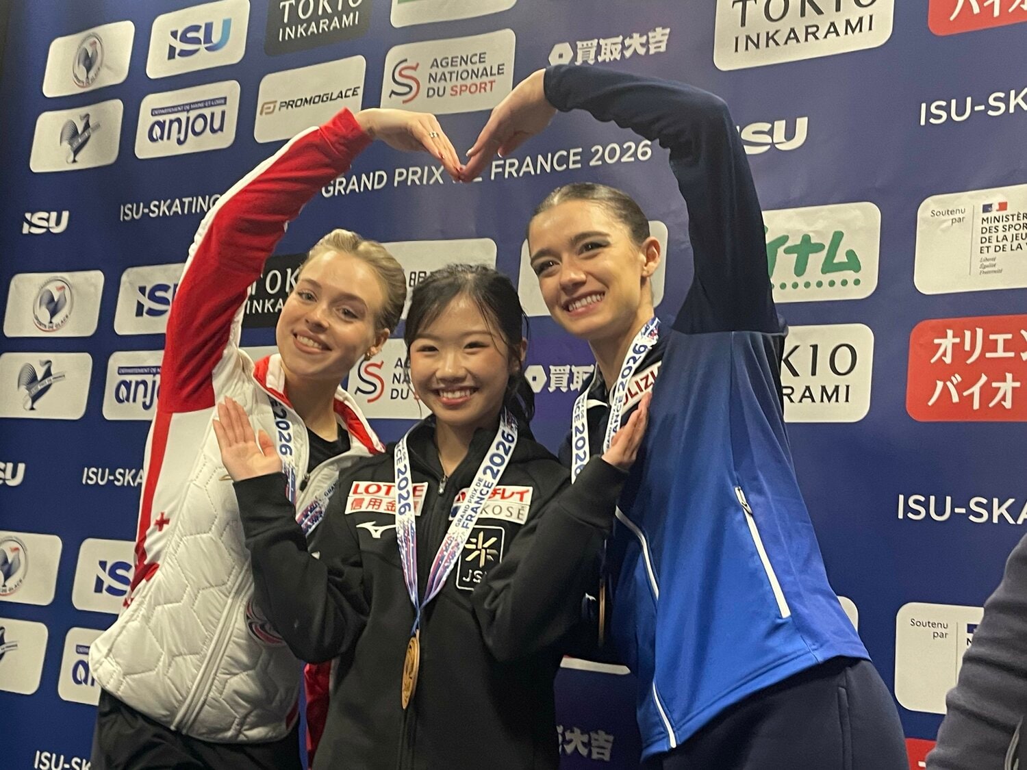 左から2位アナスタシア・グバノワ、1位中井亜美、3位ララ・ナキ・グットマン ©Akiko Tamura