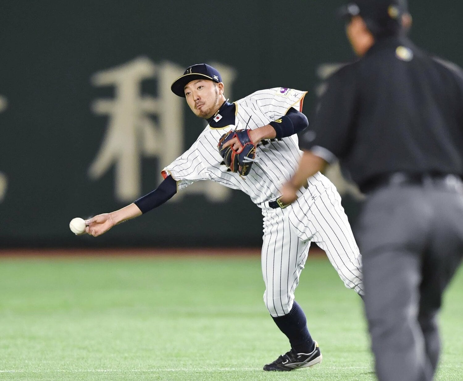 初戦のキューバ戦、1回の守備で見せた菊池のプレー ©KYODO