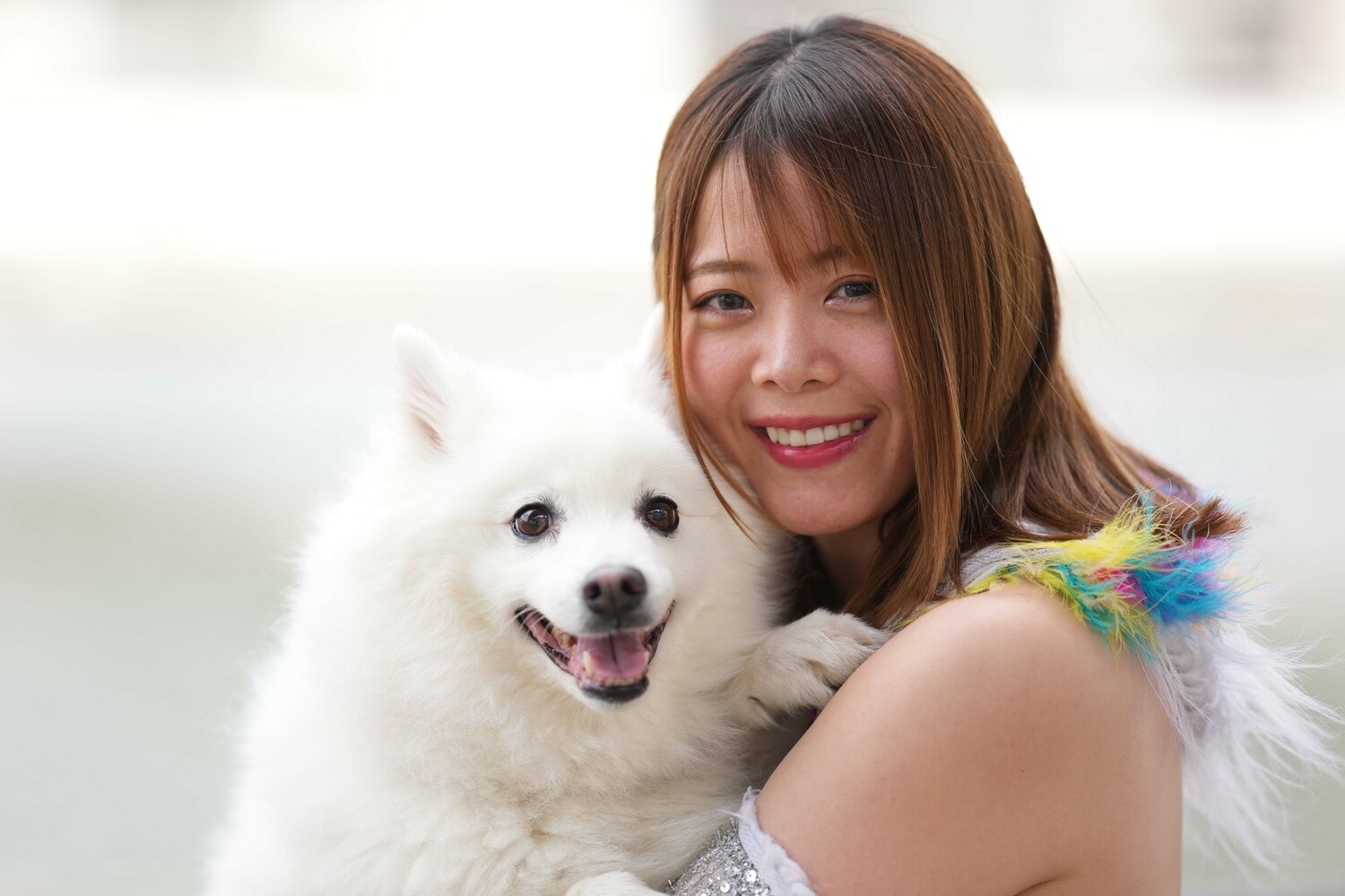 愛犬のポチと岩谷麻優 ©Essei Hara