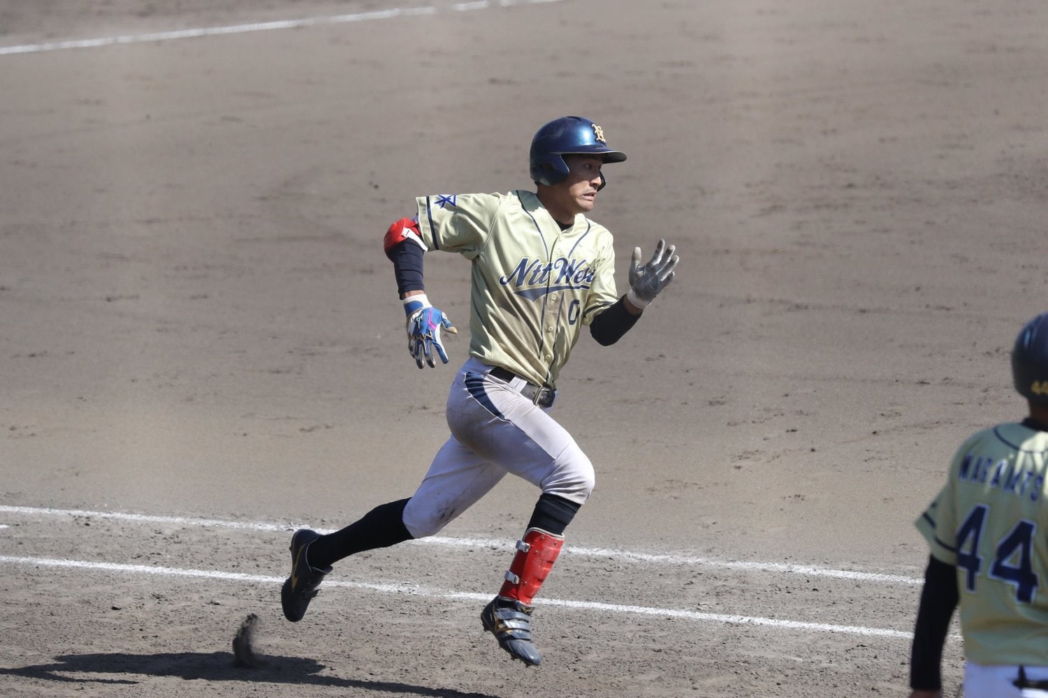 ドラフト候補中間予想・野手編【2位】は藤井健平（NTT西日本・外野手・176cm75kg・左投左打）　©Sankei Shimbun