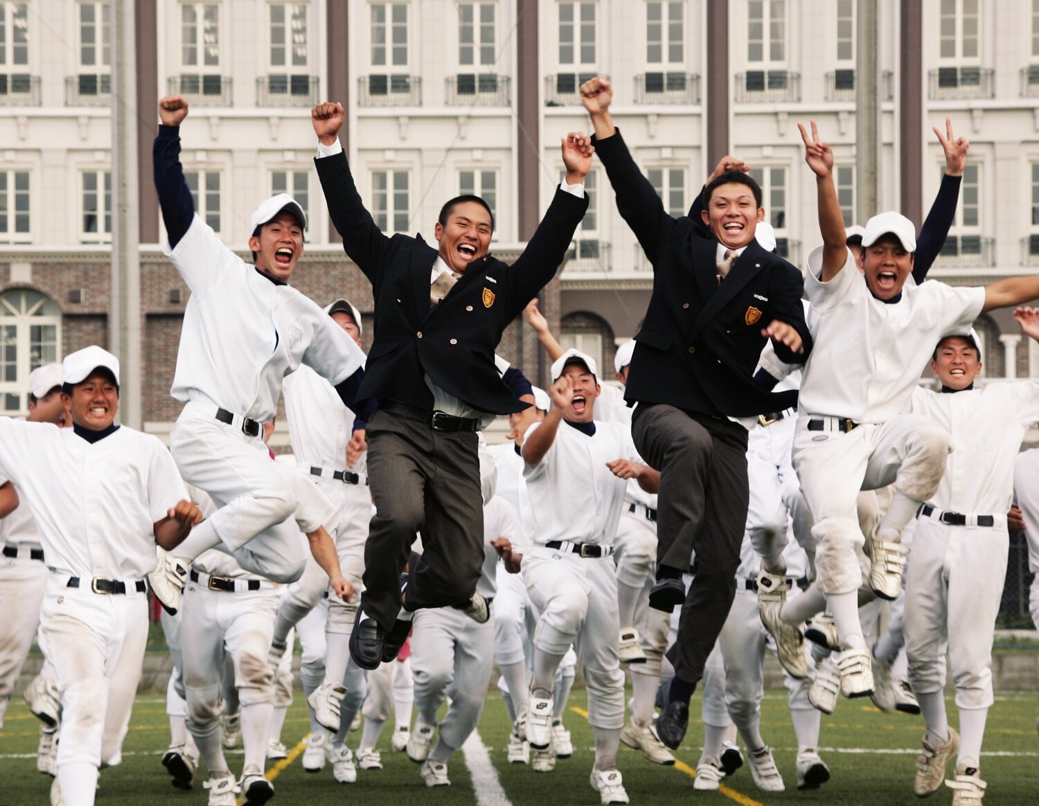 大阪桐蔭の同級生で巨人から指名を受けた辻内（右）と中日から指名を受けた平田（左）　©︎JIJI PRESS