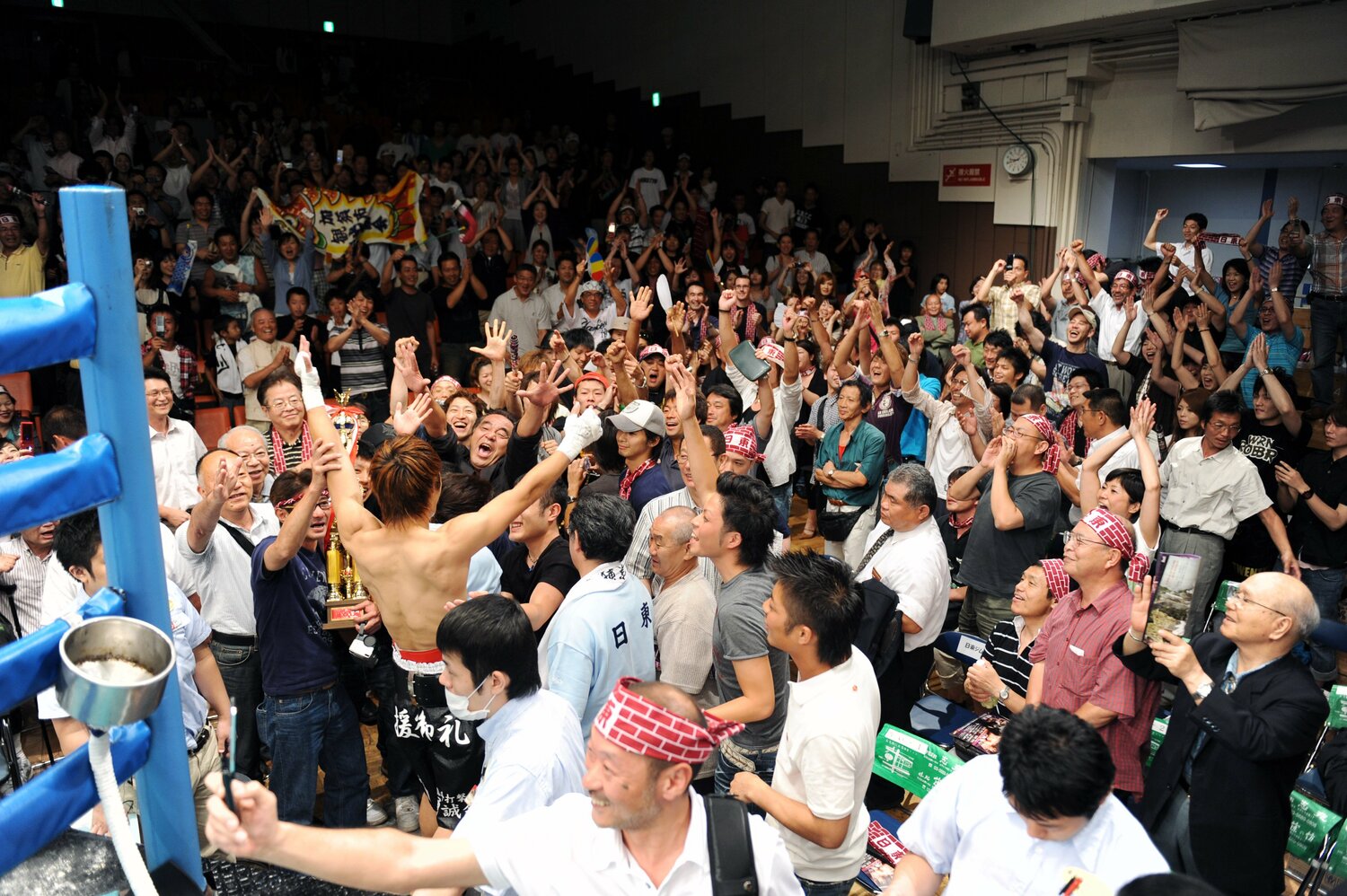 2009年8月1日、近藤明広がライト級日本王者になった日。ファンも大いに沸いた。その4年後にジムから“引退届”を出されてしまう ©AFLO