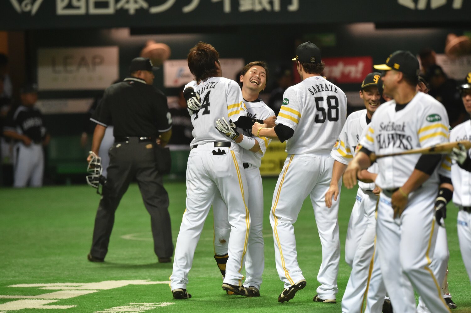 2014年阪神との日本シリーズ。第4戦でサヨナラ弾を放った中村晃 ©Hideki Sugiyama