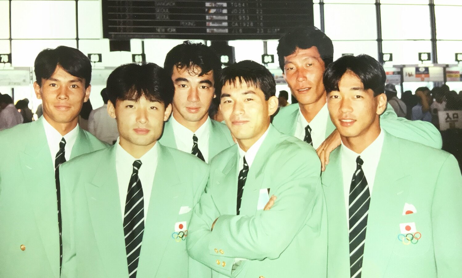 1990年アジア競技大会に挑む日本代表のオフショット。後列左から福田正博、長谷川健太、柱谷哲二、前列左から菊原志郎、反町康治、堀池巧(写真:本人提供)