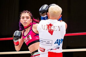 「筋肉で私だってバレちゃうんです」 “乙女マッチョ”ぱんちゃん璃奈が「ポンコツの拳」で圧倒した“半年分の150秒”