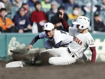 富岡西、ノーサイン野球で強豪に挑む。甲子園で見せた「部活動」の魅力とは。＜Number Web＞ photograph by Kyodo News