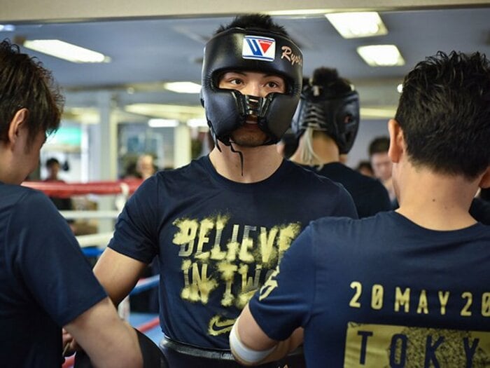 村田諒太は試合前でもあわてない。自分の心と対話するために本を読む。<Number Web> photograph by Hiroaki Yamagushi