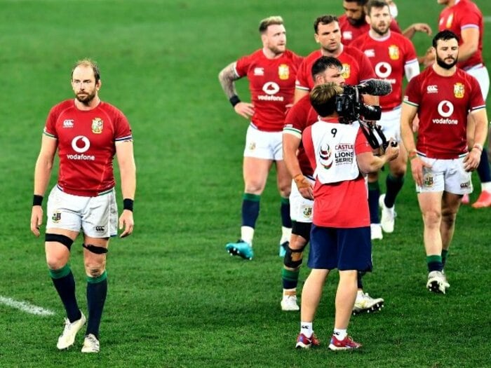 《ラグビー》“親分”の負傷、集団感染、HCの場外乱闘？ トラブル続きのライオンズ南ア遠征、最後は“デジャブ”で決着＜Number Web＞ photograph by Getty Images