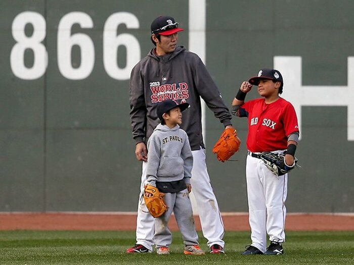 上原の「息子と練習」、日本では無理？“仕事と家族”にまつわる日米格差。＜Number Web＞ photograph by Getty Images