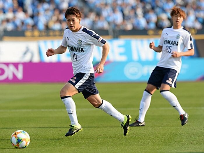 磐田の成長株はJ3も震災も経験した。MF松本昌也「コツコツと地道に」<Number Web> photograph by J.LEAGUE