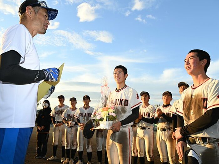 “7時間目まである公立進学校の野球部”の意識改革はイチローさんの指導から…「考え方や姿は選手に響いた」かけがえのない経験とは<Number Web> photograph by Naoya Sanuki
