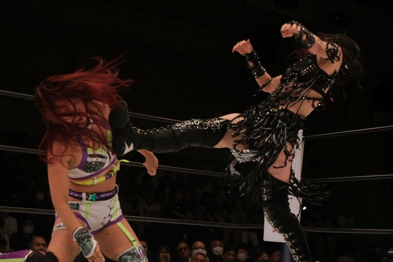 無料中継でも話題を集めた上谷沙弥vsAZM（9月27日）　©Norihiro Hashimoto