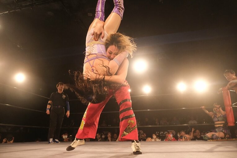 「私なんて“女もどき”なんじゃないか」タイで性別適合手術を受けたトランスジェンダー女子レスラー…エチカ・ミヤビがリングで流した涙の意味(27)