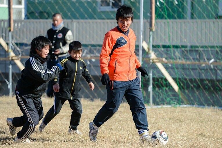 遠藤康（2013年東北人魂のサッカー教室）　©︎Miki Sano