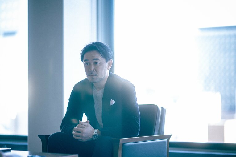 Numberの取材に応じる山中慎介　©Takuya Sugiyama