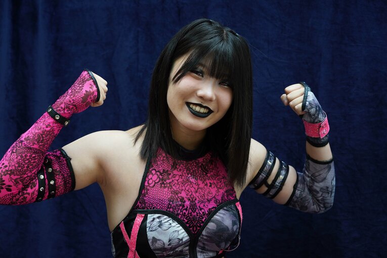 “女子高生でヒールで双子”スターダム吏南が語った木村花への思い「花さんがいなかったら、プロレスをやめていた」《特別グラビア》(24)