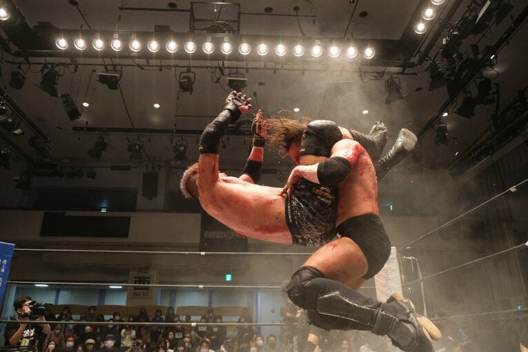 「デスマッチ・イズ・マイライフ」妻の急死を乗り越えた“クレイジー・キッド”竹田誠志の決意「蛍光灯やカミソリで傷つけ…でもそれが生きがい」(72)